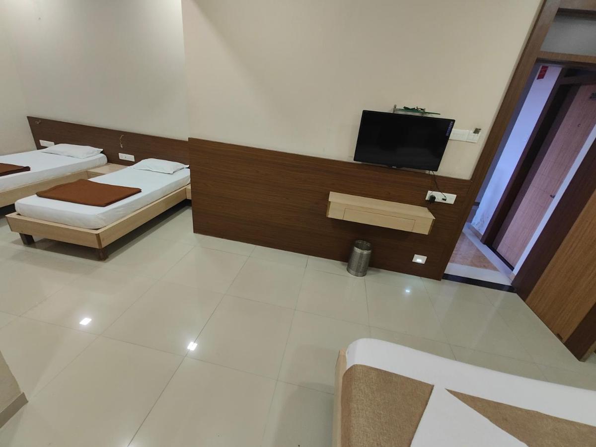 Hotel Midtown Inn Nashik Exterior foto