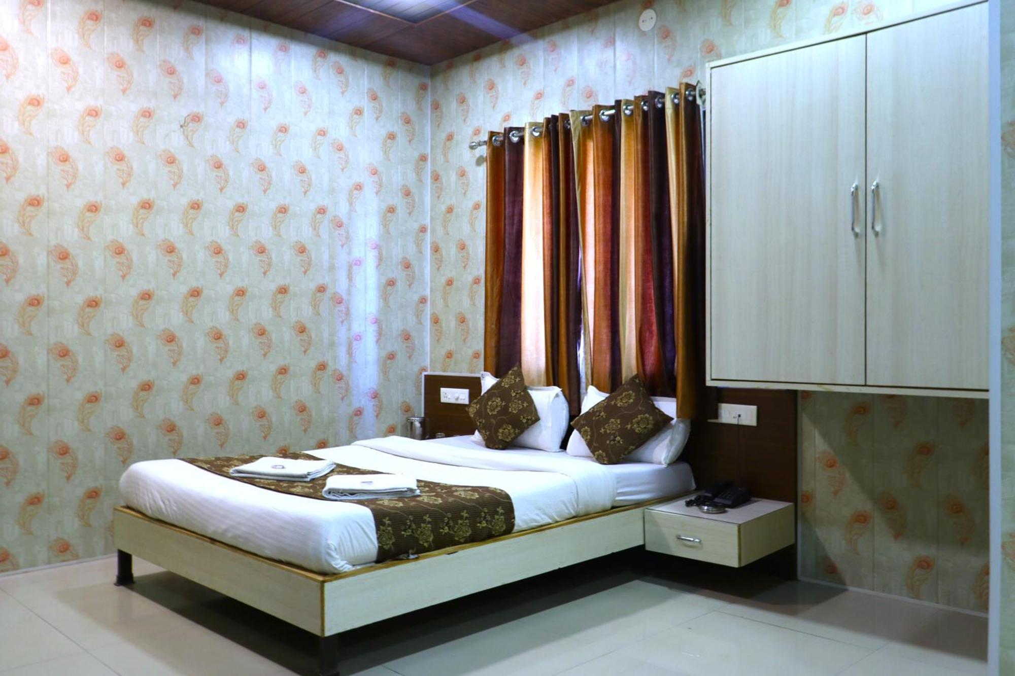 Hotel Midtown Inn Nashik Exterior foto